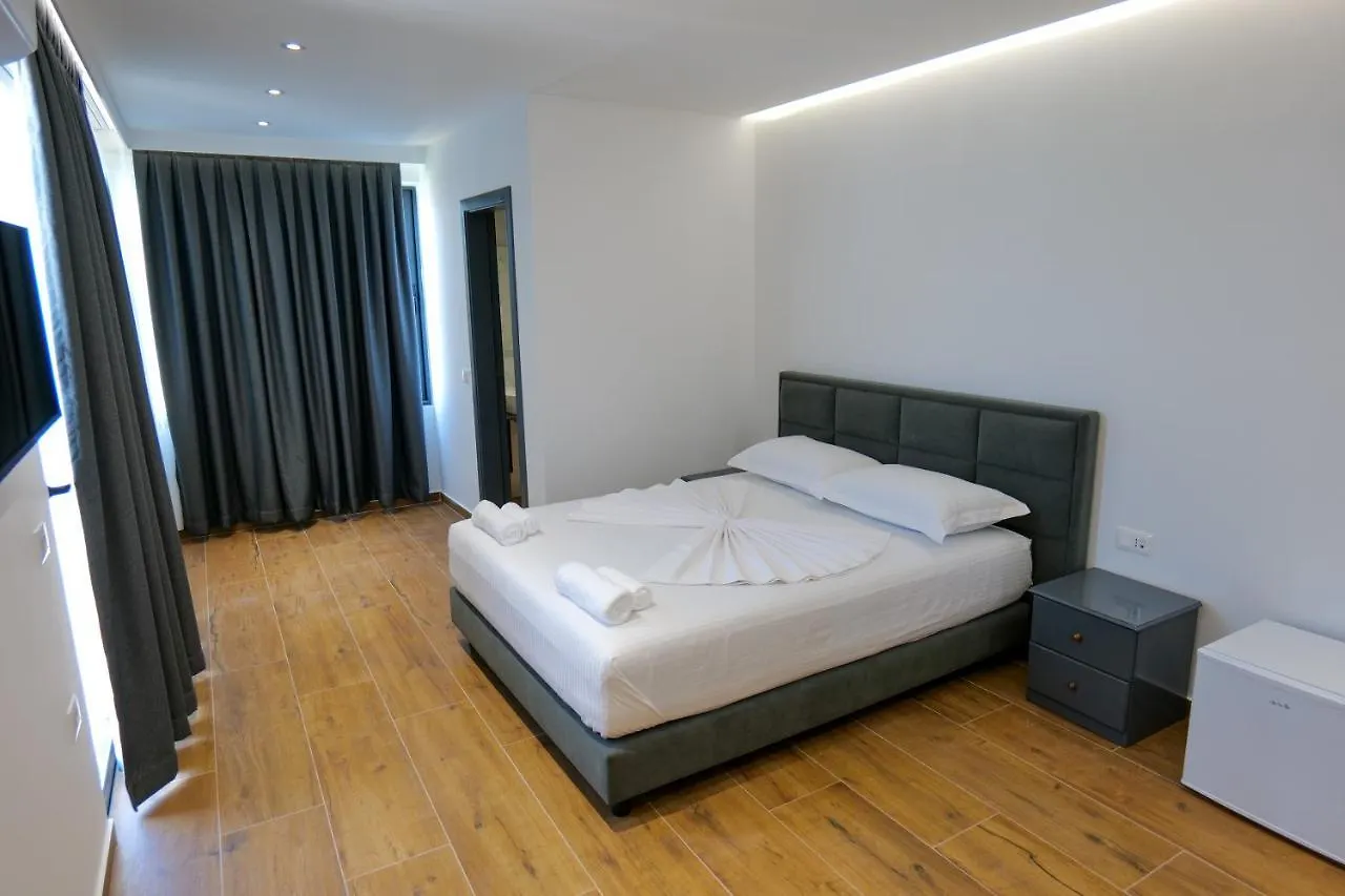 ****  Hotel Emblem Sarandë Albánie